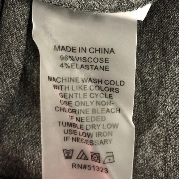 NEW - VINCE CAMUTO Gray Long Sleeve Round Neck Knit Asymmetrical Top- Size Small - Picture 4 of 4